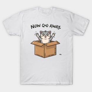 Funny Cat sitting in empty box T-Shirt